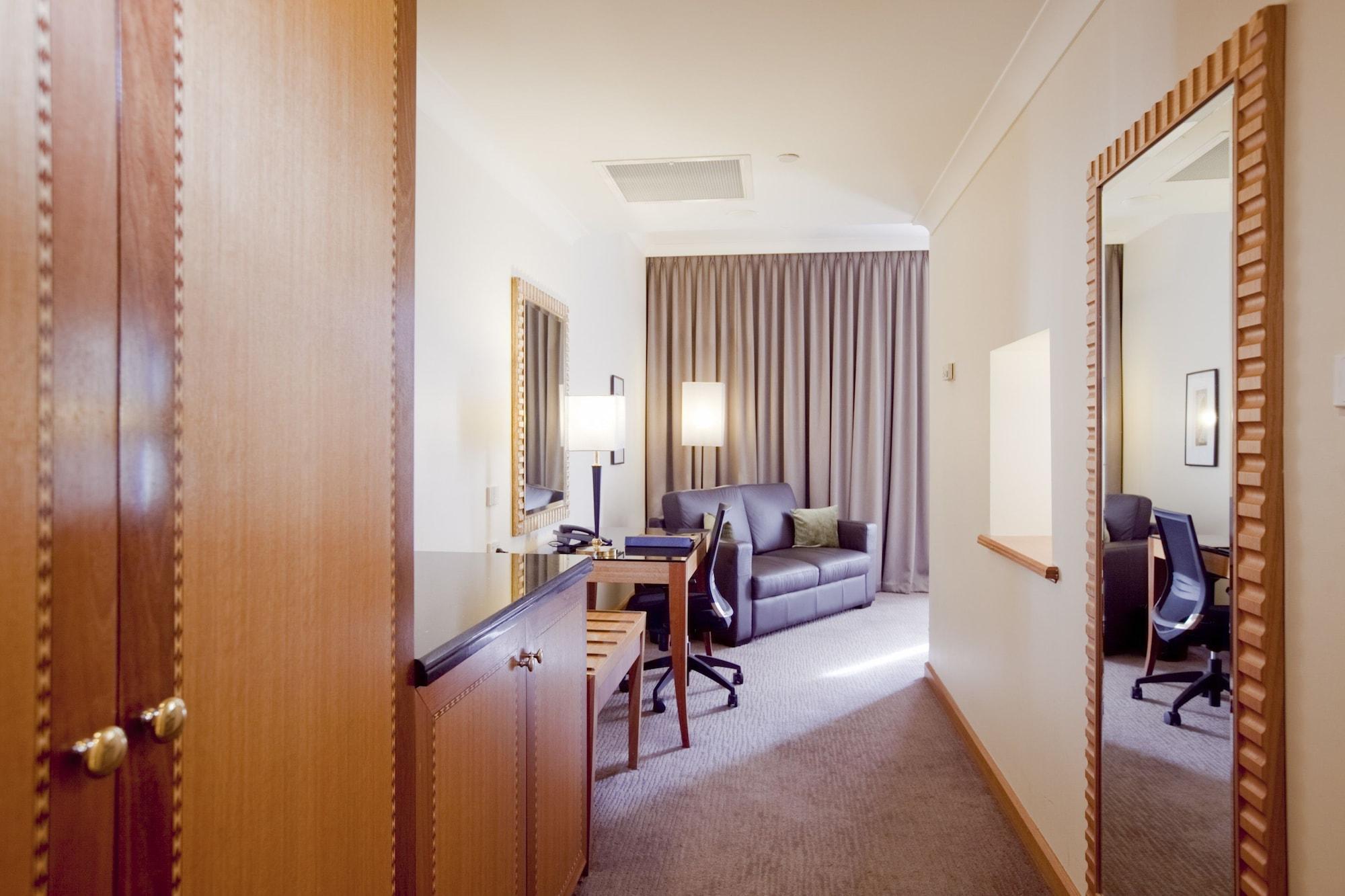 Duxton Hotel Пърт Екстериор снимка A suite at the hotel