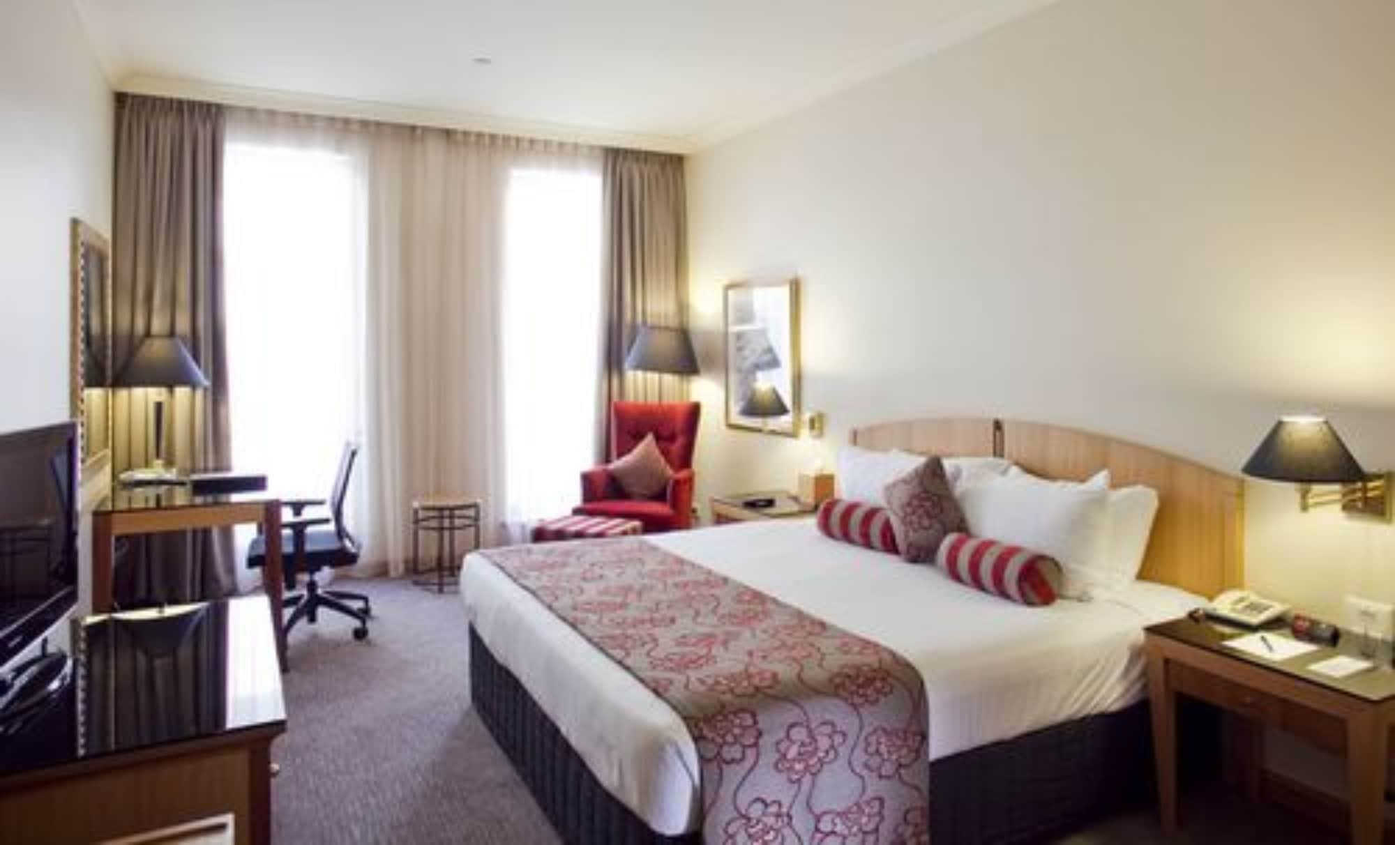 Duxton Hotel Пърт Екстериор снимка A room at the hotel