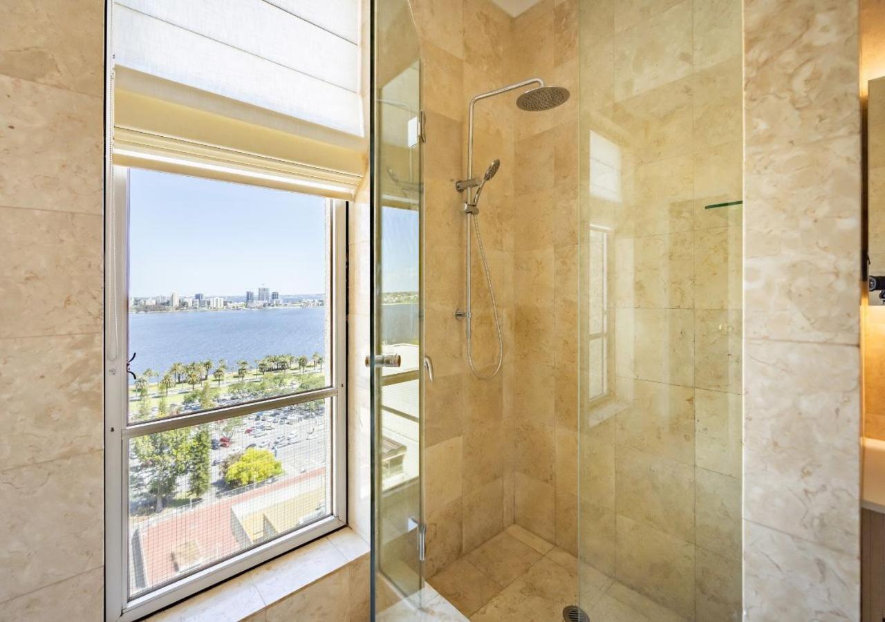 Duxton Hotel Пърт Екстериор снимка A shower with a view
