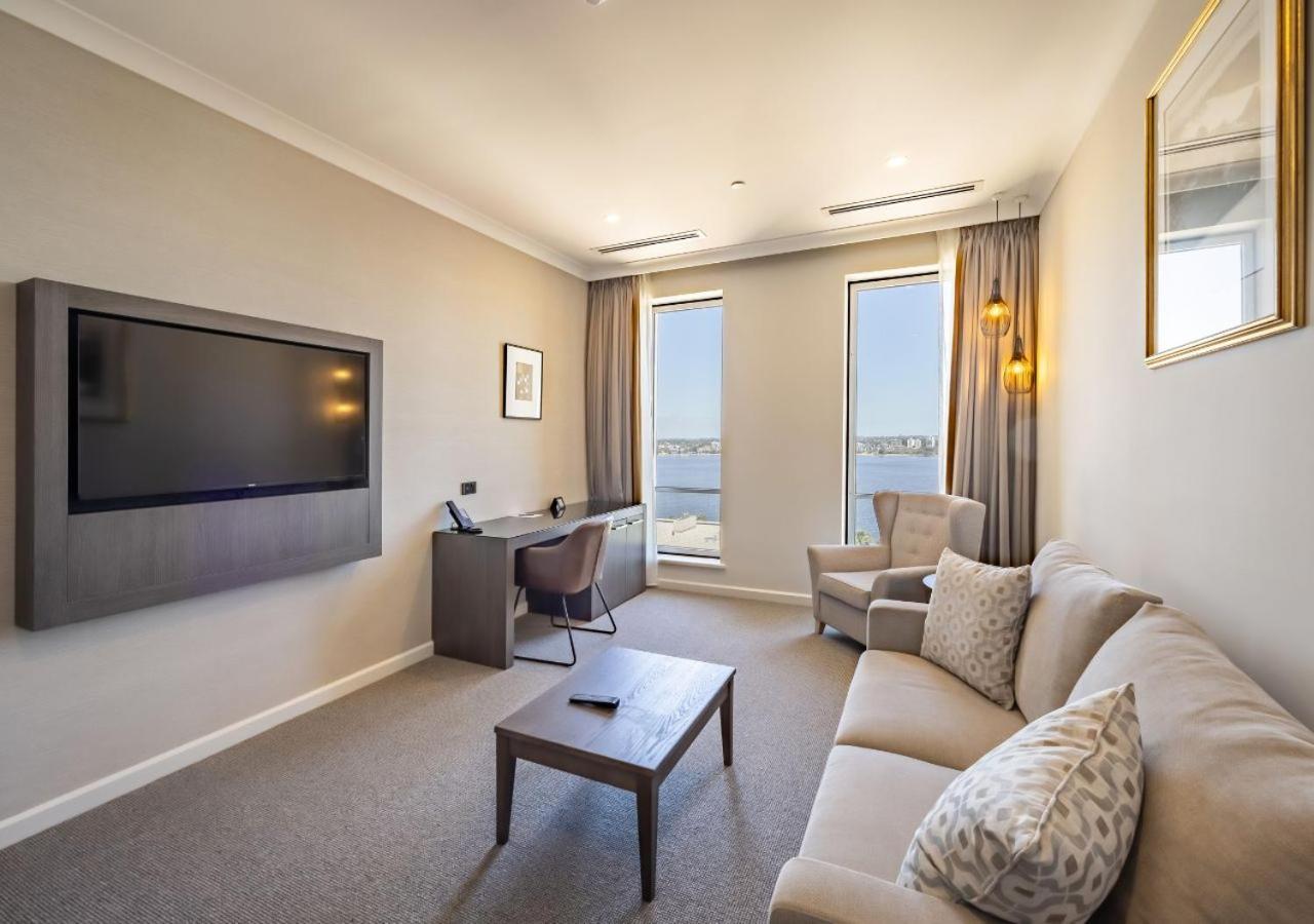 Duxton Hotel Пърт Екстериор снимка A suite at the hotel