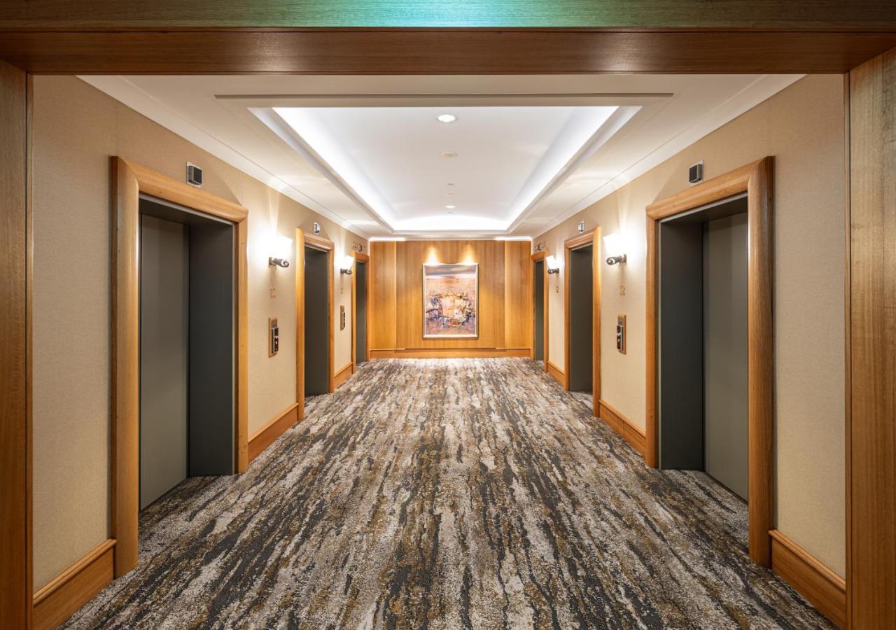 Duxton Hotel Пърт Екстериор снимка The elevators at the 10th floor