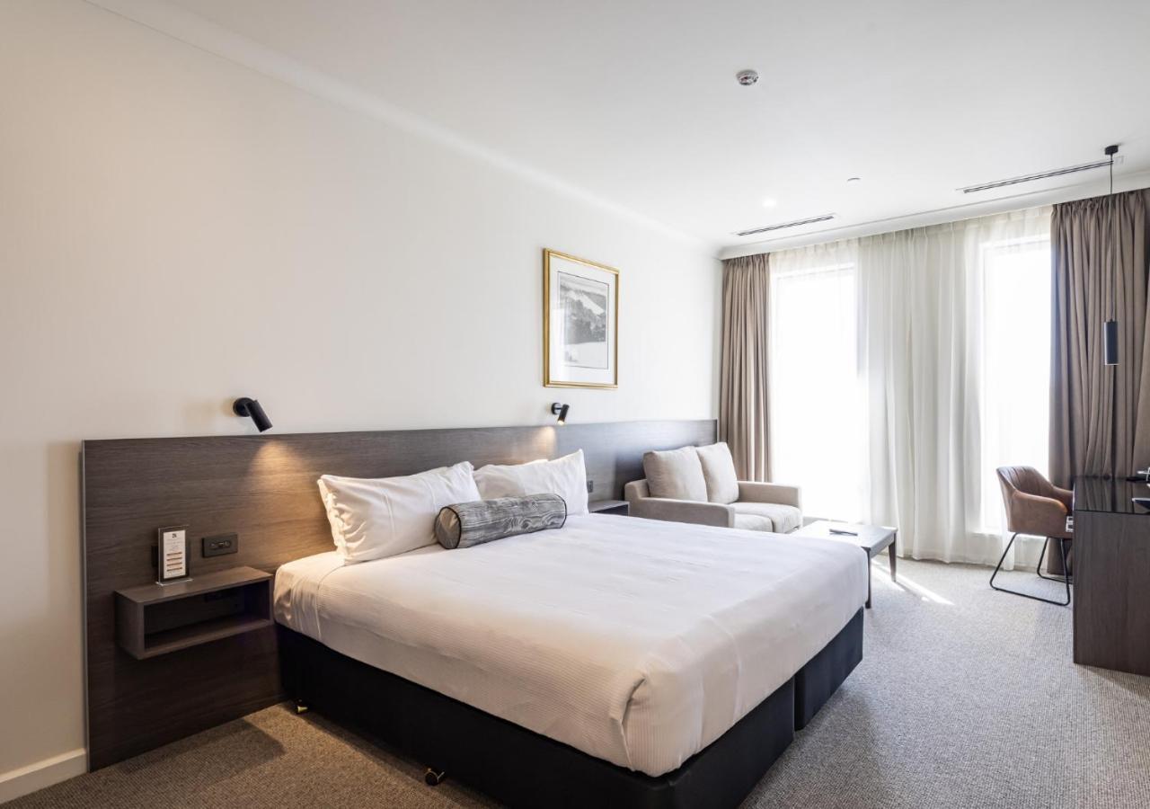 Duxton Hotel Пърт Екстериор снимка A room at the hotel