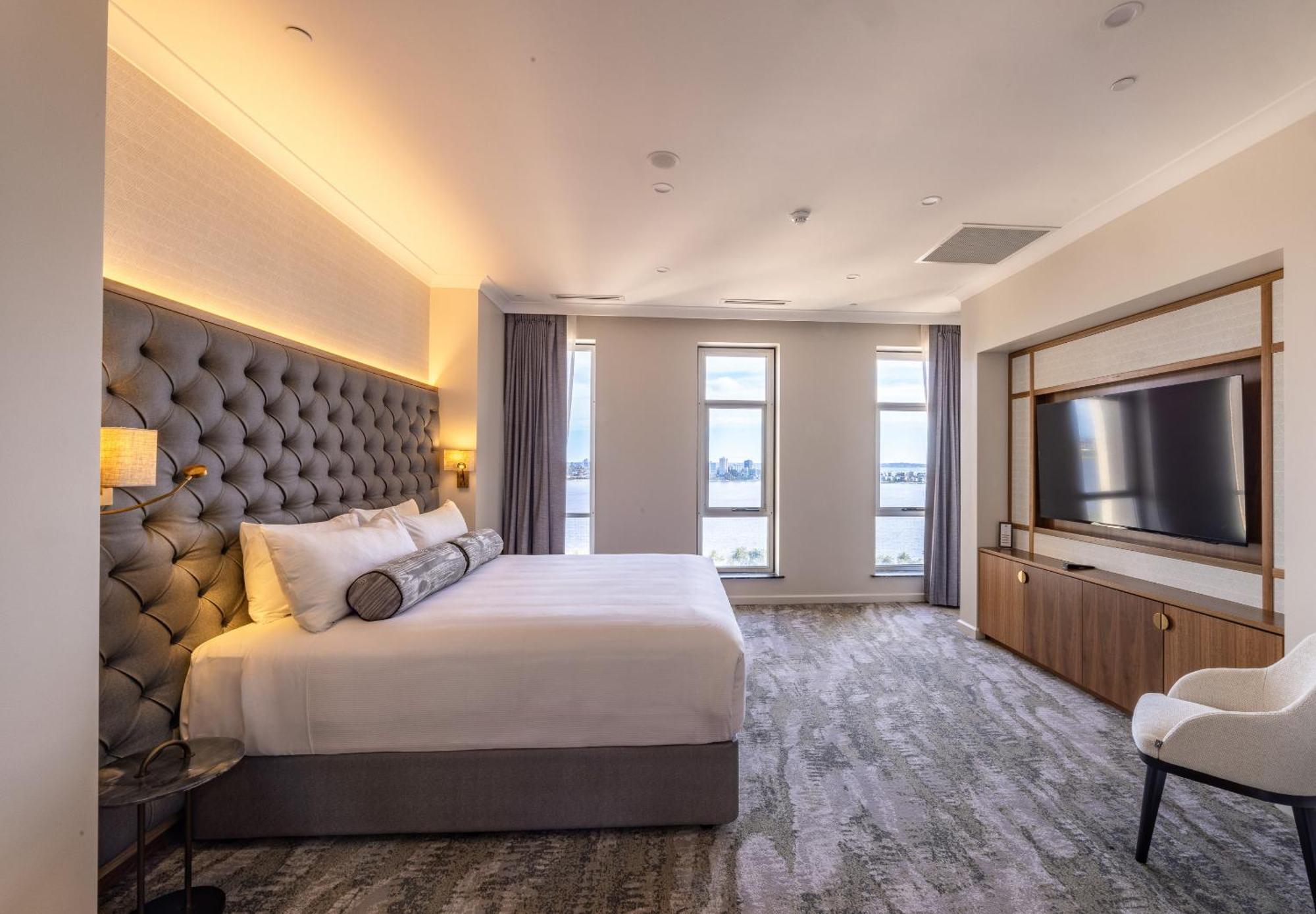 Duxton Hotel Пърт Екстериор снимка A bedroom at the hotel