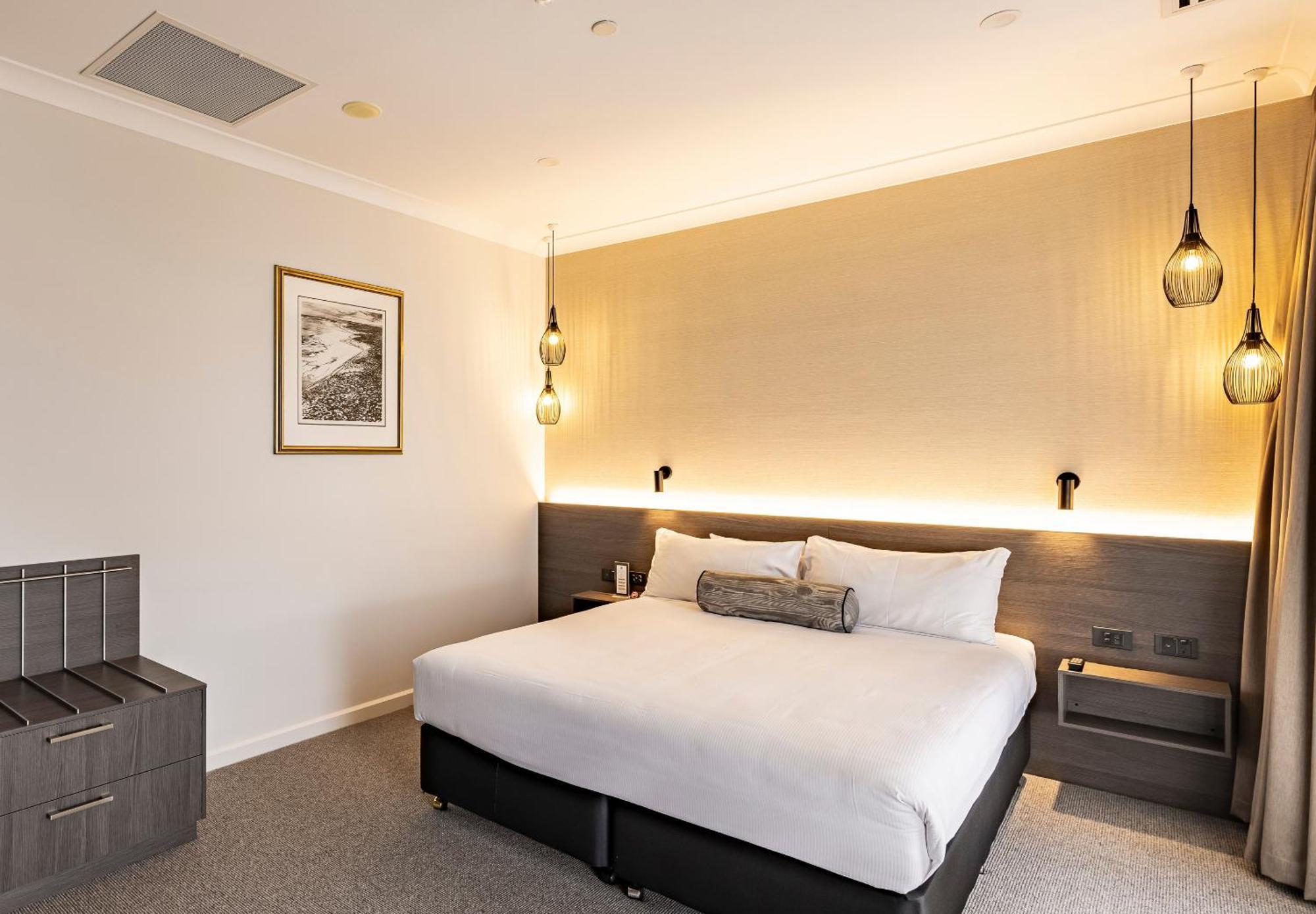Duxton Hotel Пърт Екстериор снимка A bedroom at the hotel