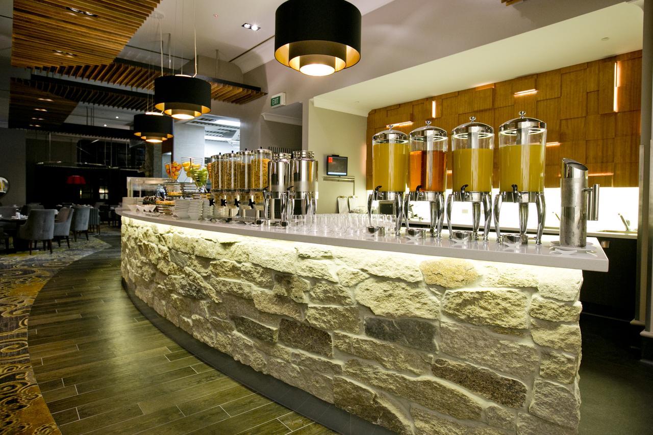 Duxton Hotel Пърт Екстериор снимка The bar at the restaurant